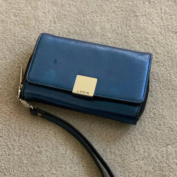 Lodis Iridescence wristlet with zipper - Picture 14 of 15